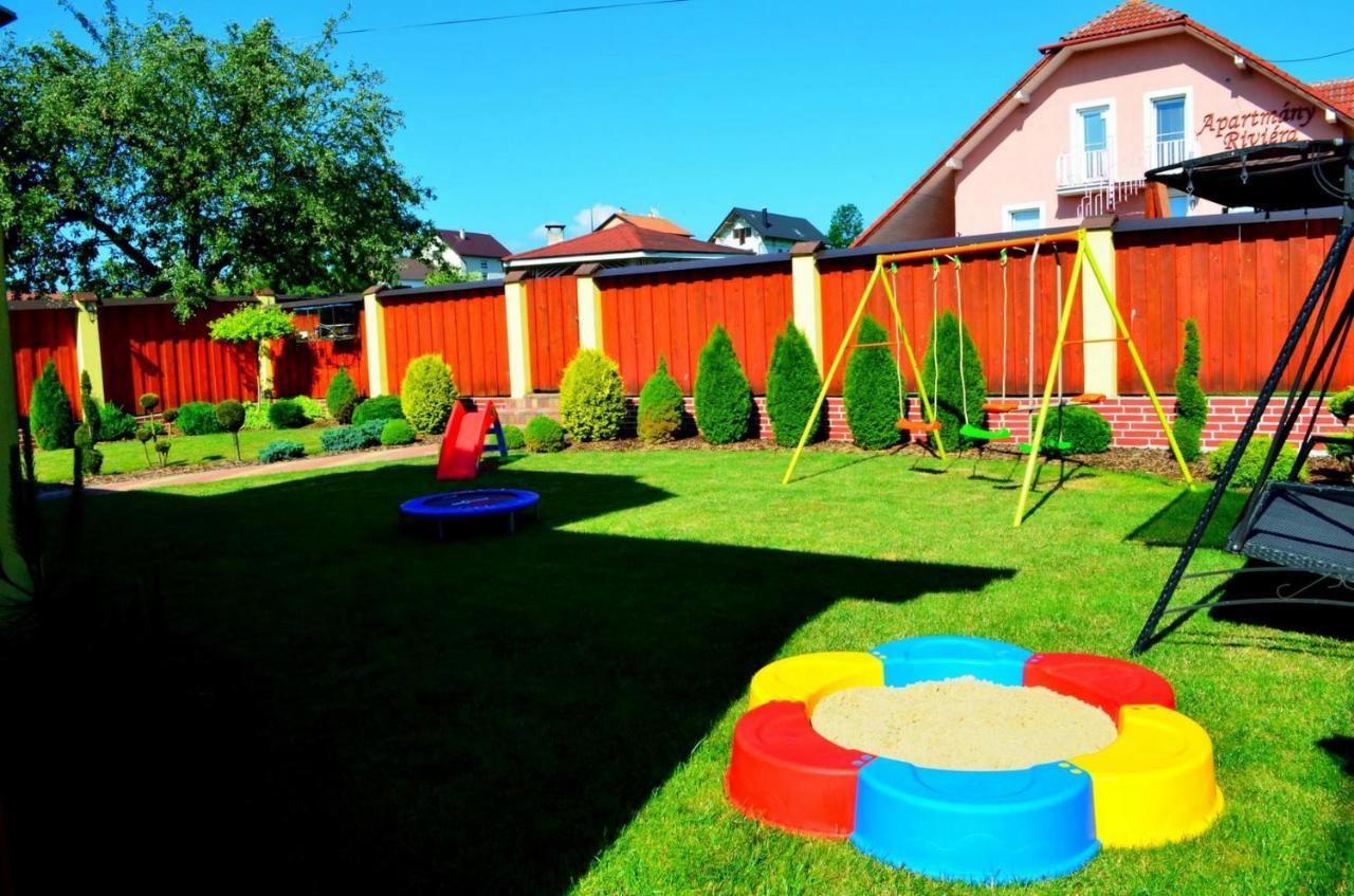 Vila Deluxe&Apartmány Riviéra Liptov Bešeňová Exterior foto